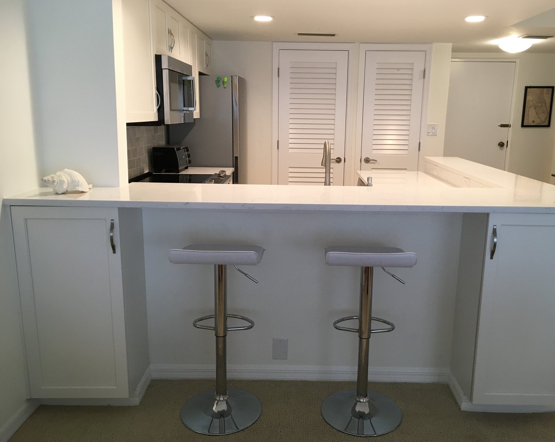 Peninsula with concealed storage